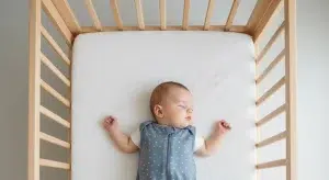 Babynaplengthbyage | Betteroo Baby sleeping on their back in a bare, safe crib during a nap